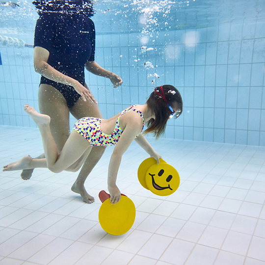 Learn to swim - girl underwater